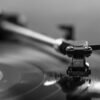Temukan rekomendasi lagu barat hits evergreen untuk menemani hari Minggu yang syahdu dan penuh makna. Nikmati momen santai!