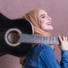 Jelajahi kekuatan musik religi yang menyentuh hati, menghubungkan komunitas, dan memperdalam spiritualitas di era modern.