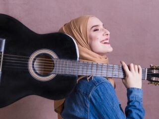 Jelajahi kekuatan musik religi yang menyentuh hati, menghubungkan komunitas, dan memperdalam spiritualitas di era modern.