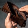 Temukan tips praktis untuk mengatasi dompet kosong dan kelola keuangan Anda dengan lebih baik. Hemat, tingkatkan pendapatan, dan tetap positif!